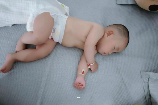 丽水宝宝先长上牙还是下牙
